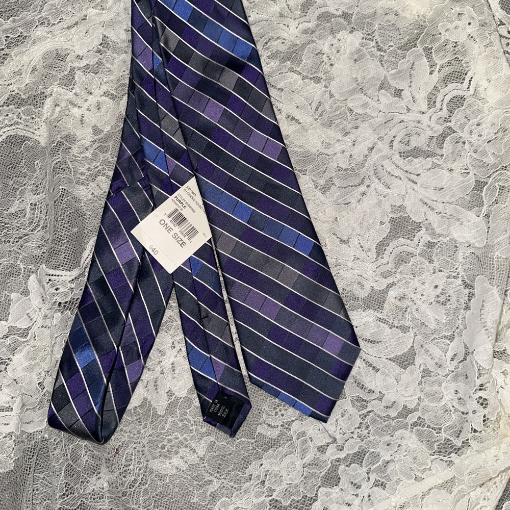 NWT VAN HEUSEN Mens Purple Blue &‎ Black Geometric Print Tie Necktie 100 Silk